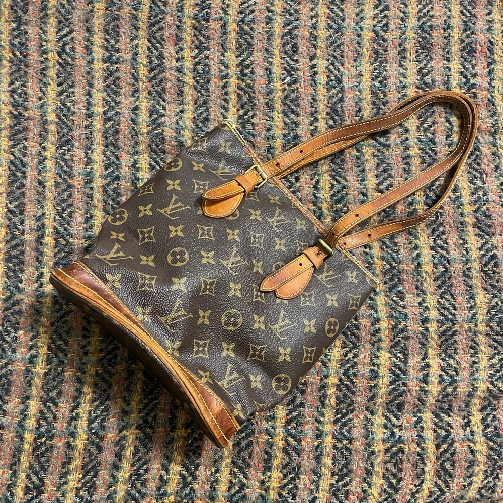 ✨Authentic Louis Vuitton Bucket Bag✨
